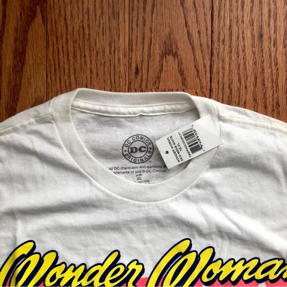 DC Comics Wonder Woman Multicolored Graphic Scoop Neck T-Shirt Women’s Size XL - Picture 4 of 6
